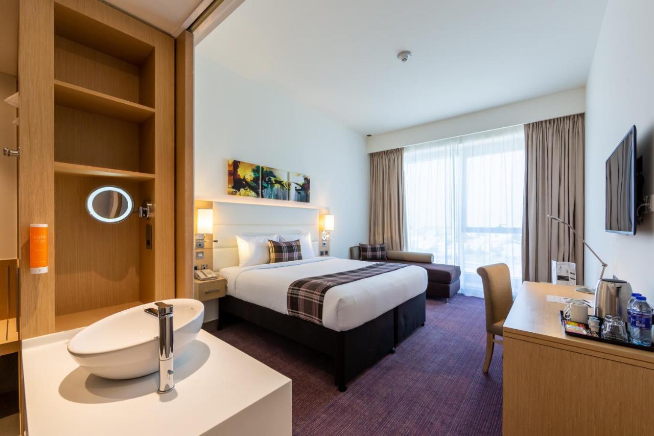 Premier Inn Dubai Dragon Mart Luaran gambar